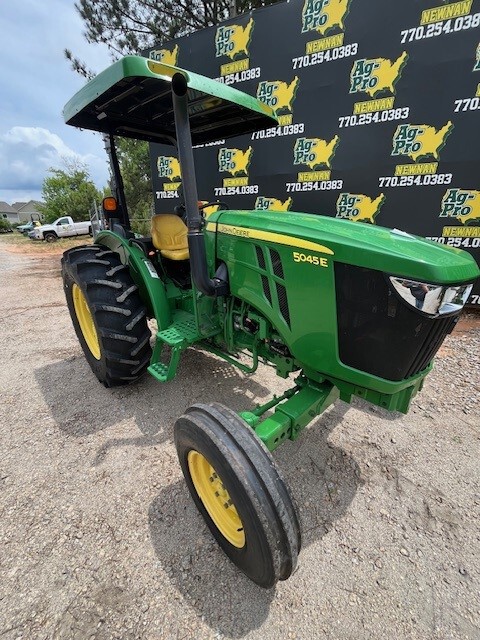 2015 John Deere 5045E Image 2