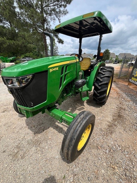 2015 John Deere 5045E Image 3