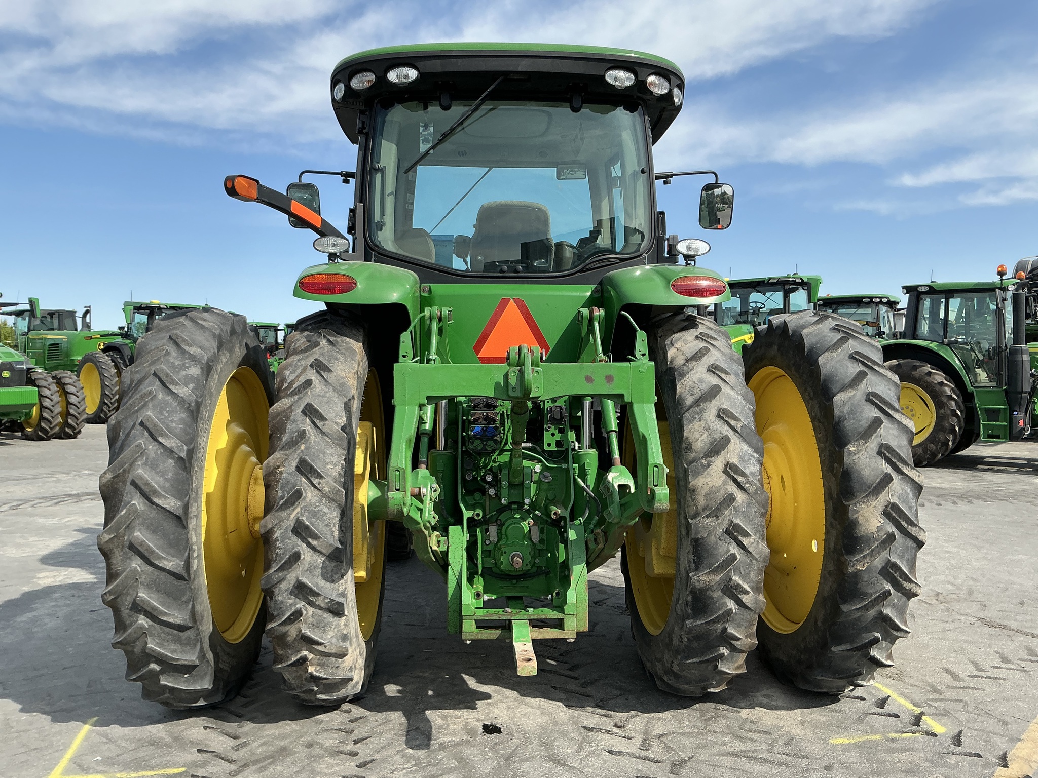 2012 John Deere 8235R Image 4