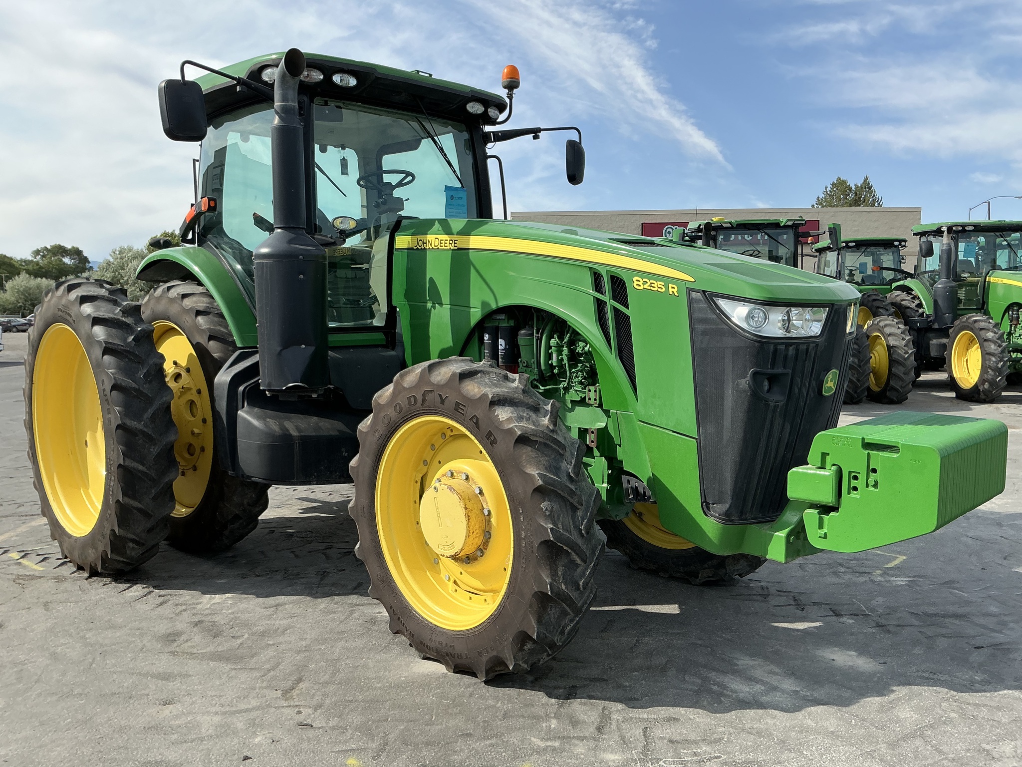 2012 John Deere 8235R Image 6