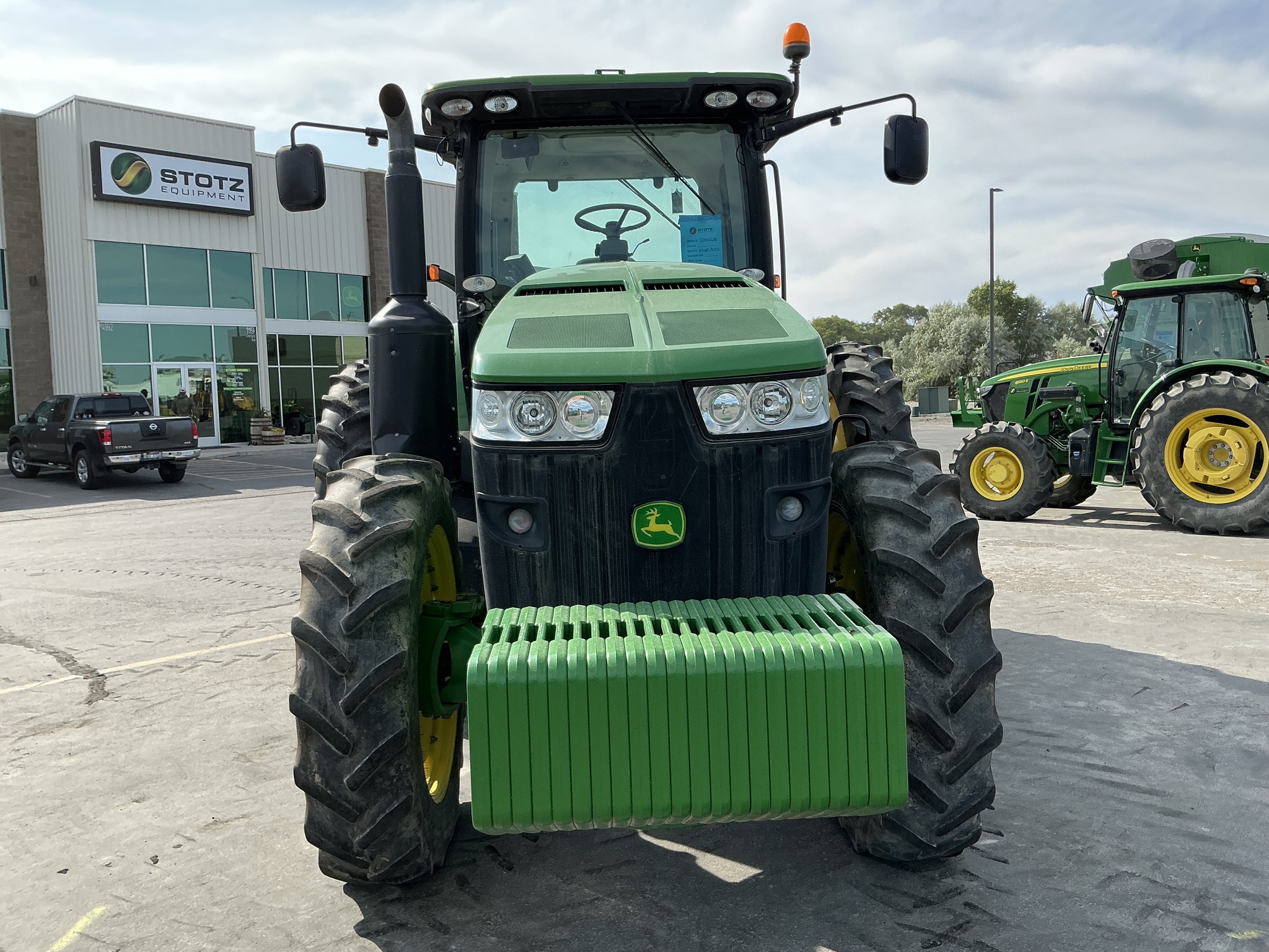 2012 John Deere 8235R Image 8