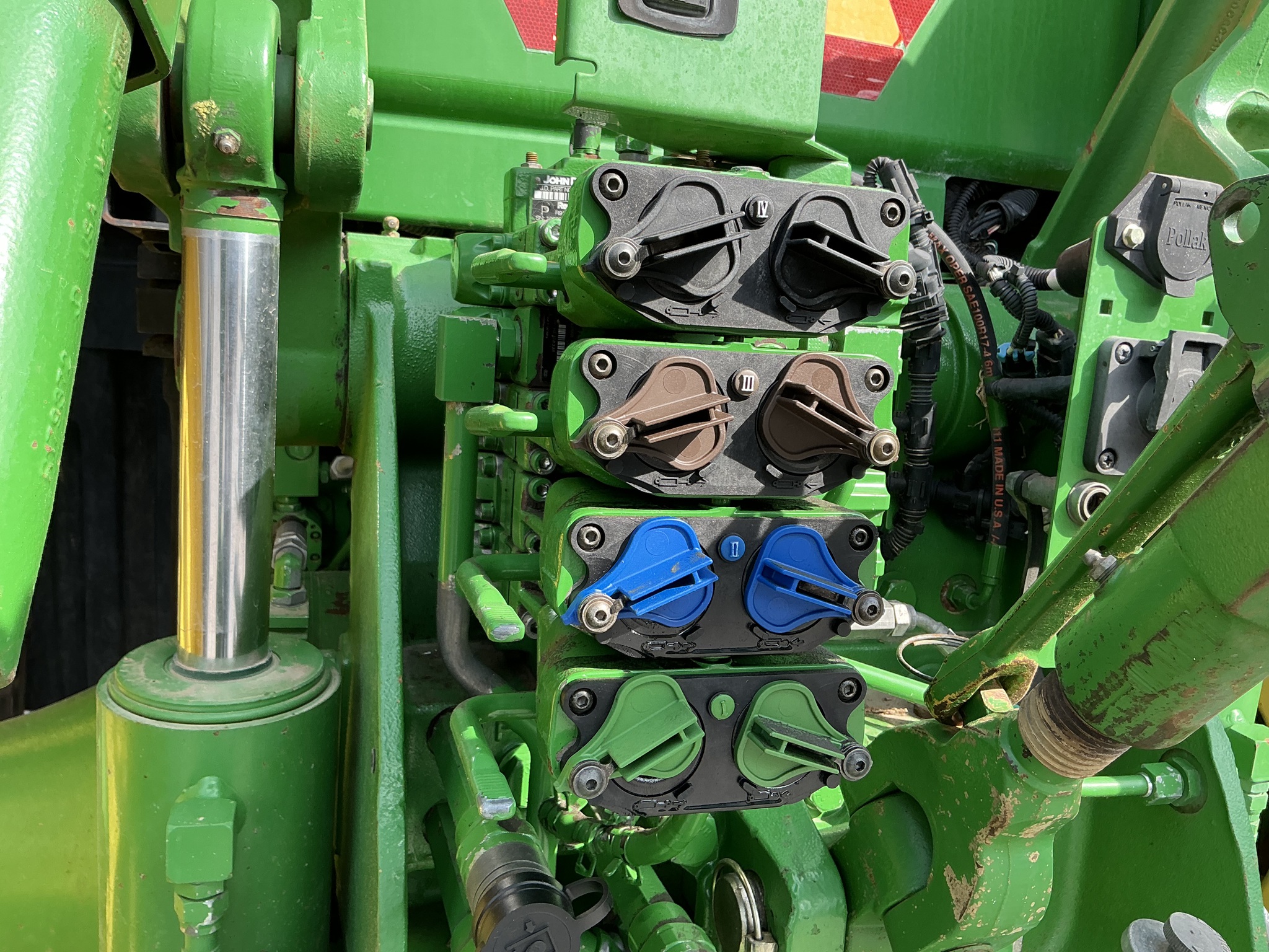 2012 John Deere 8235R Image 14
