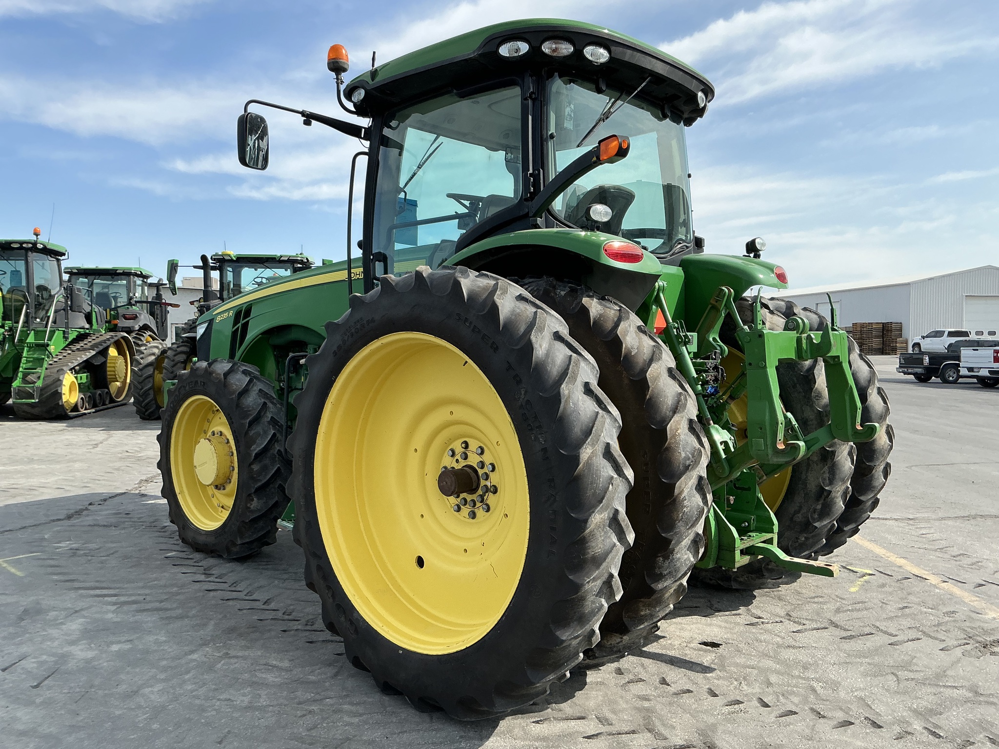 2012 John Deere 8235R Image 3