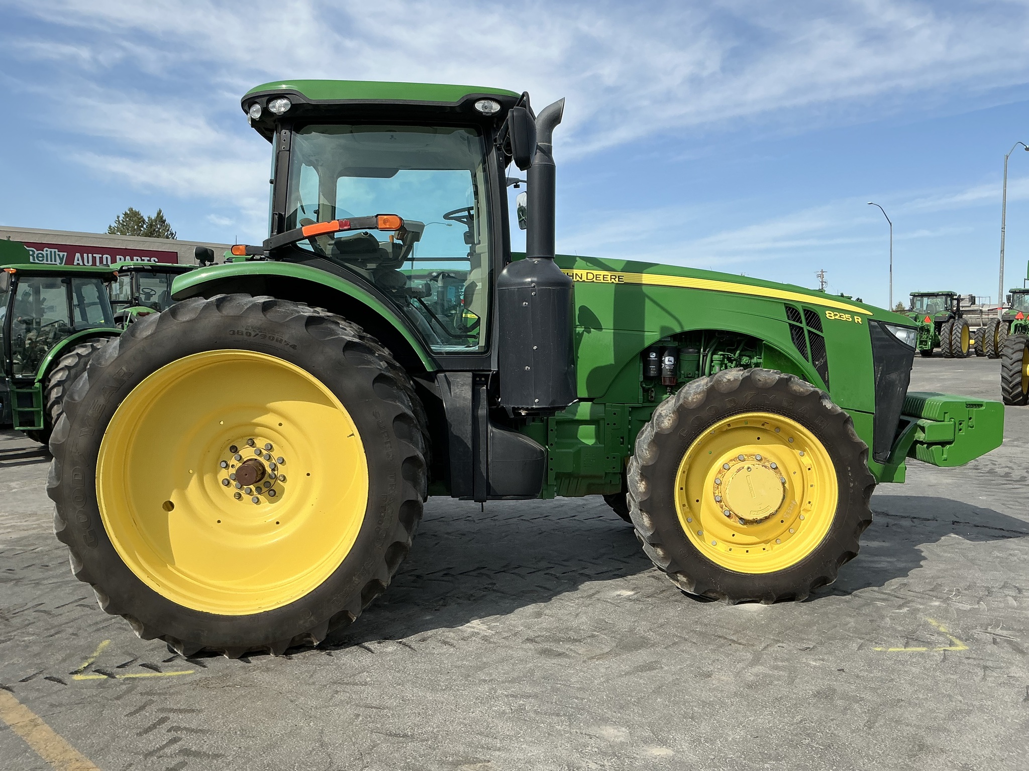 2012 John Deere 8235R Image 7