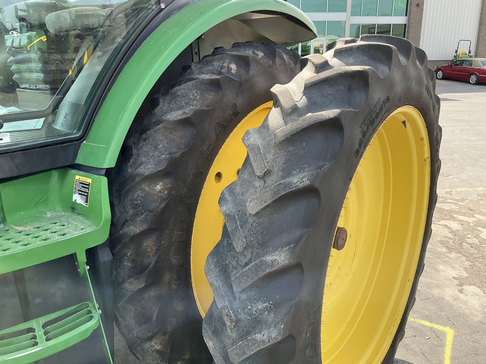 2012 John Deere 8235R Image 18