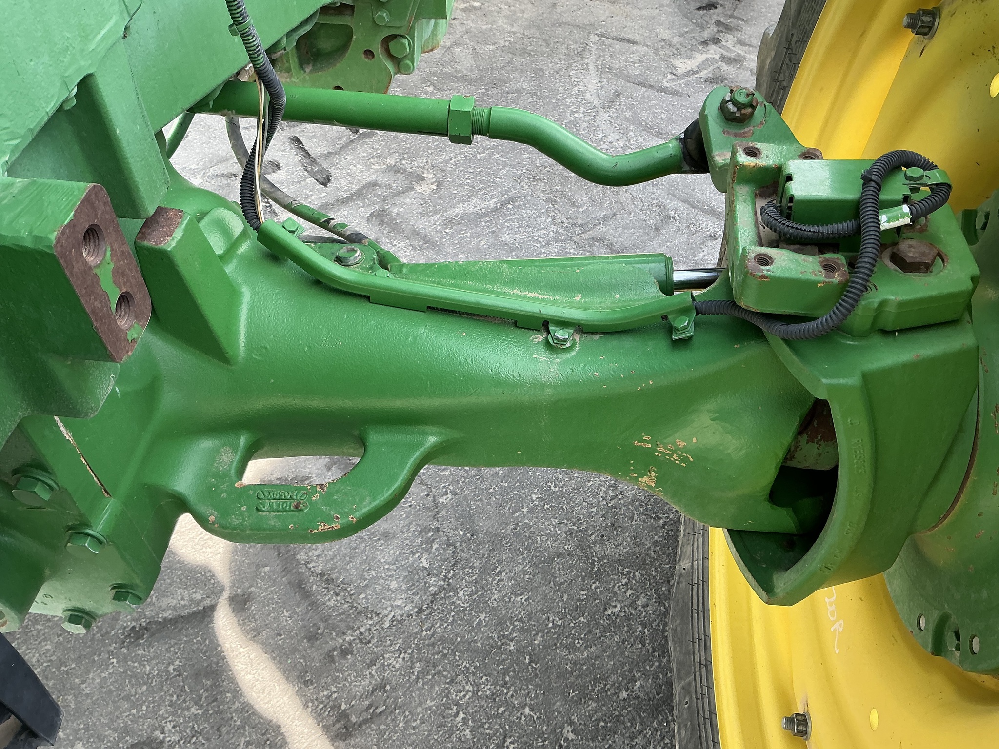 2012 John Deere 8235R Image 15