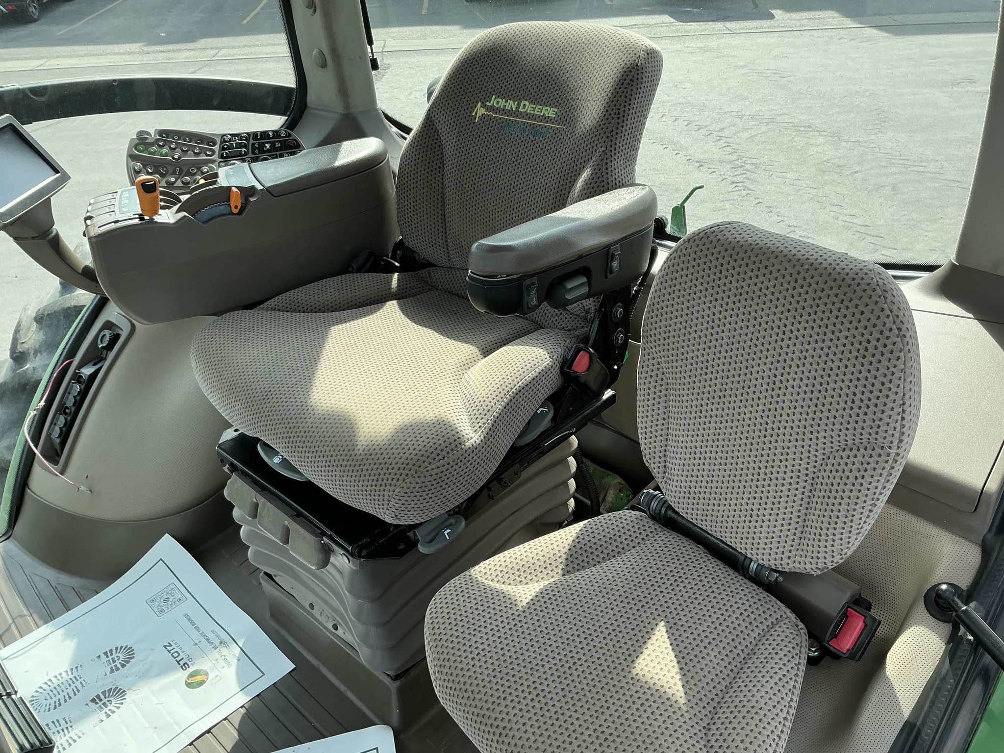 2012 John Deere 8235R Image 12