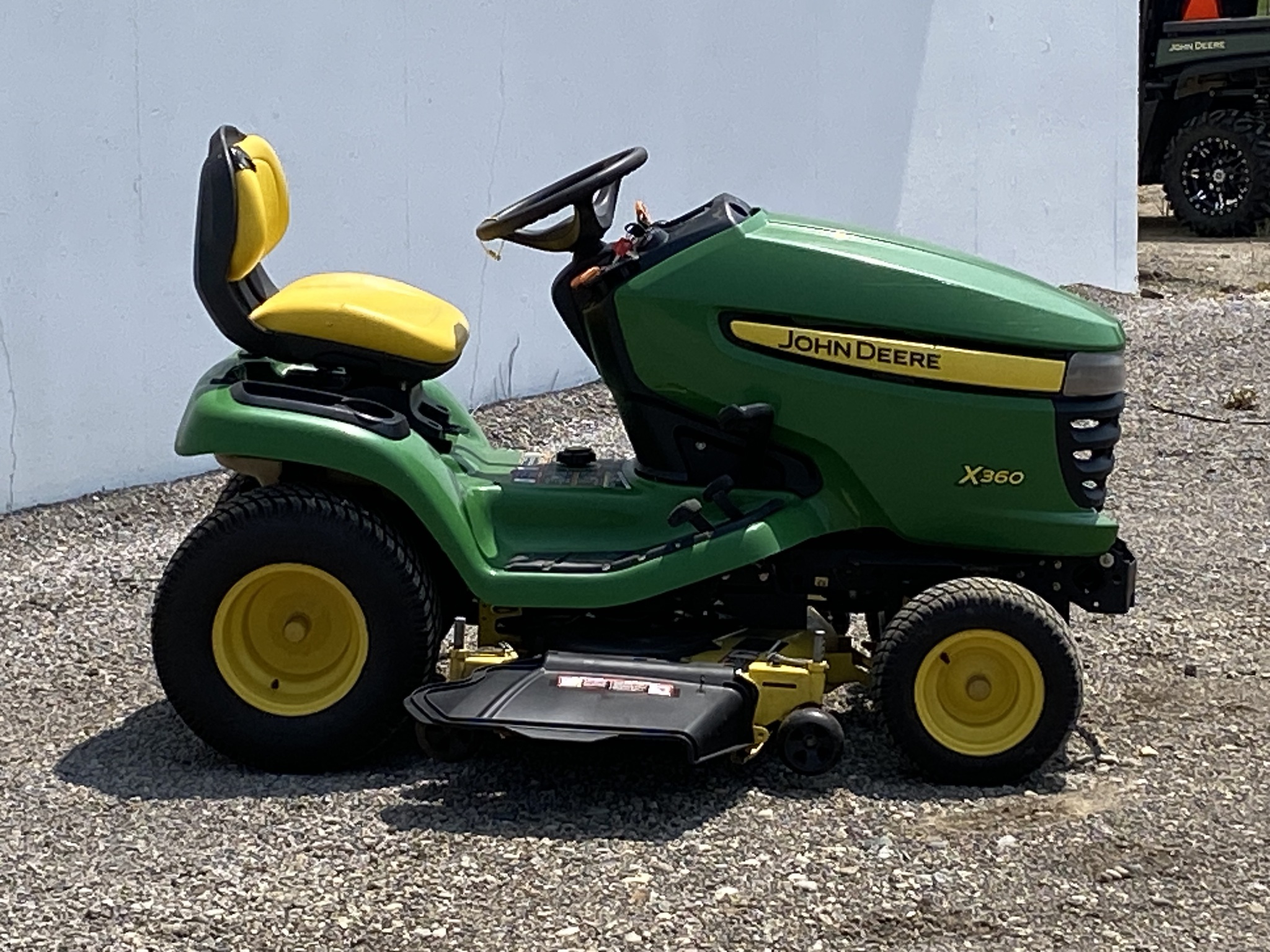 2011 John Deere X360 Image 2