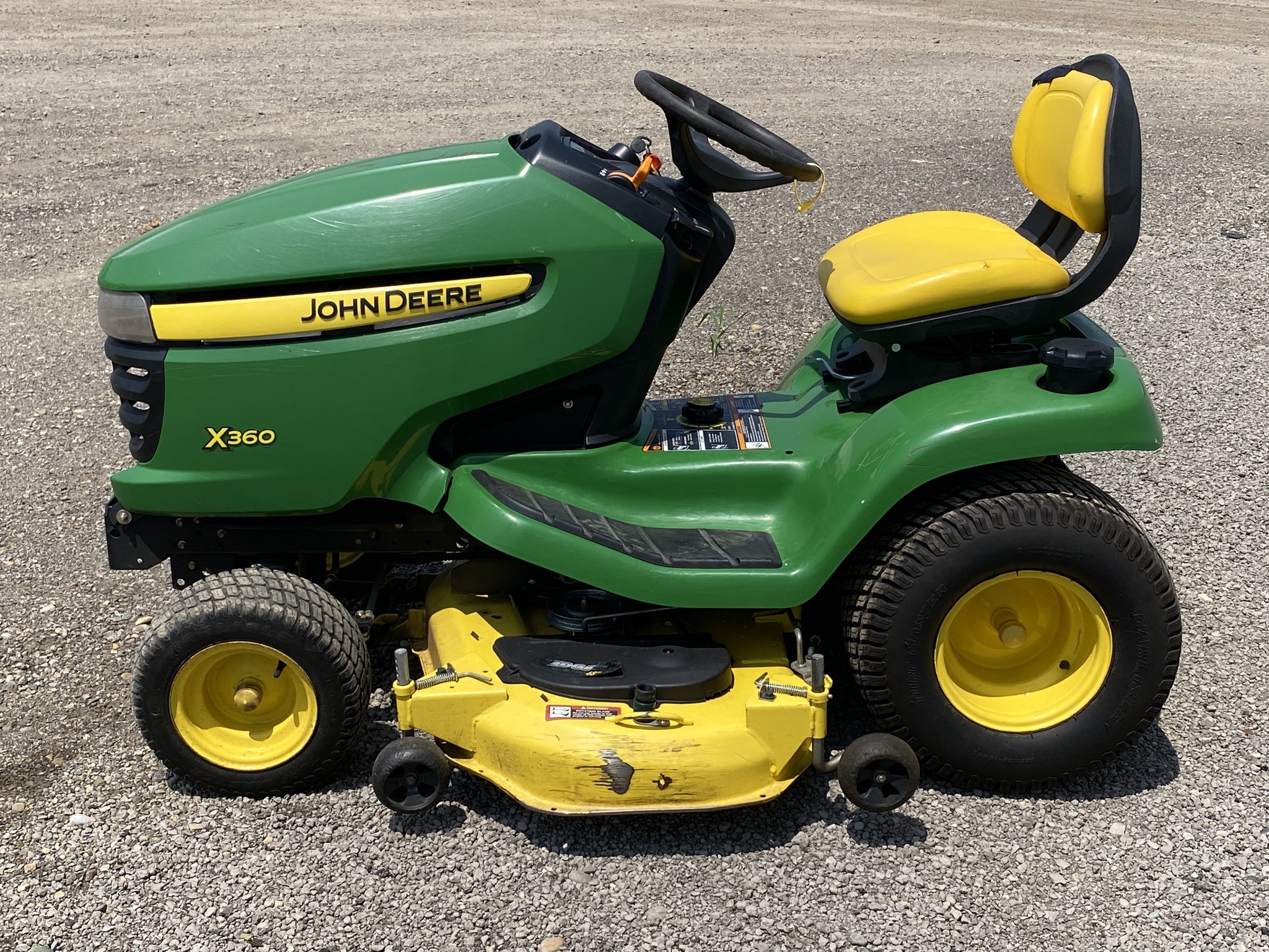 2011 John Deere X360 Image 6