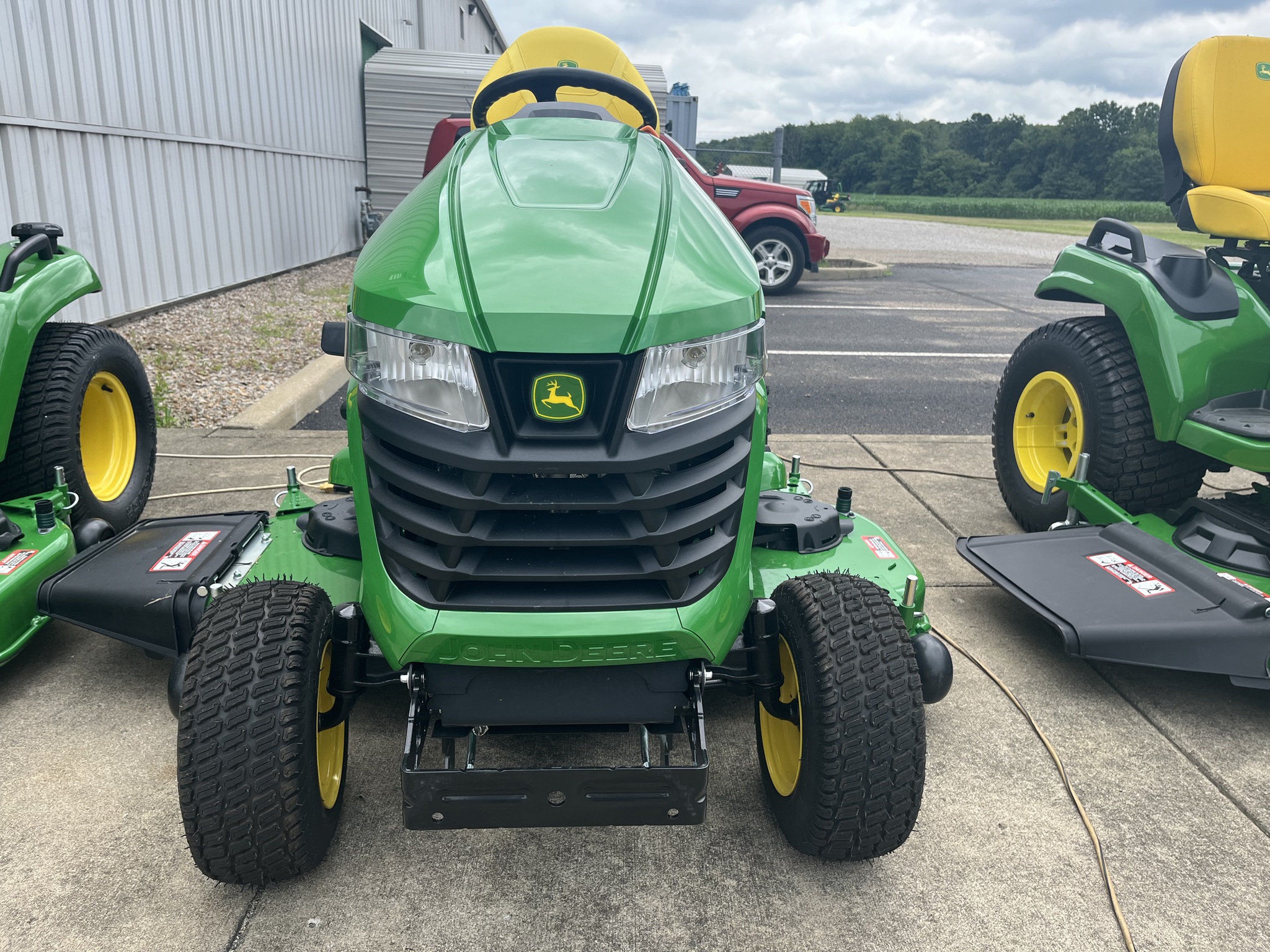2025 John Deere X580A Image 7