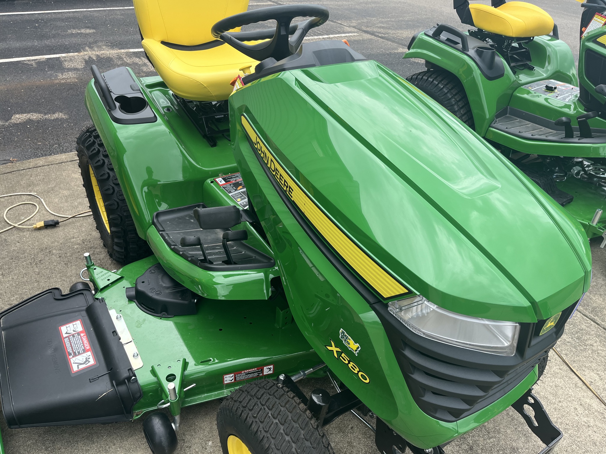 2025 John Deere X580A Image 3
