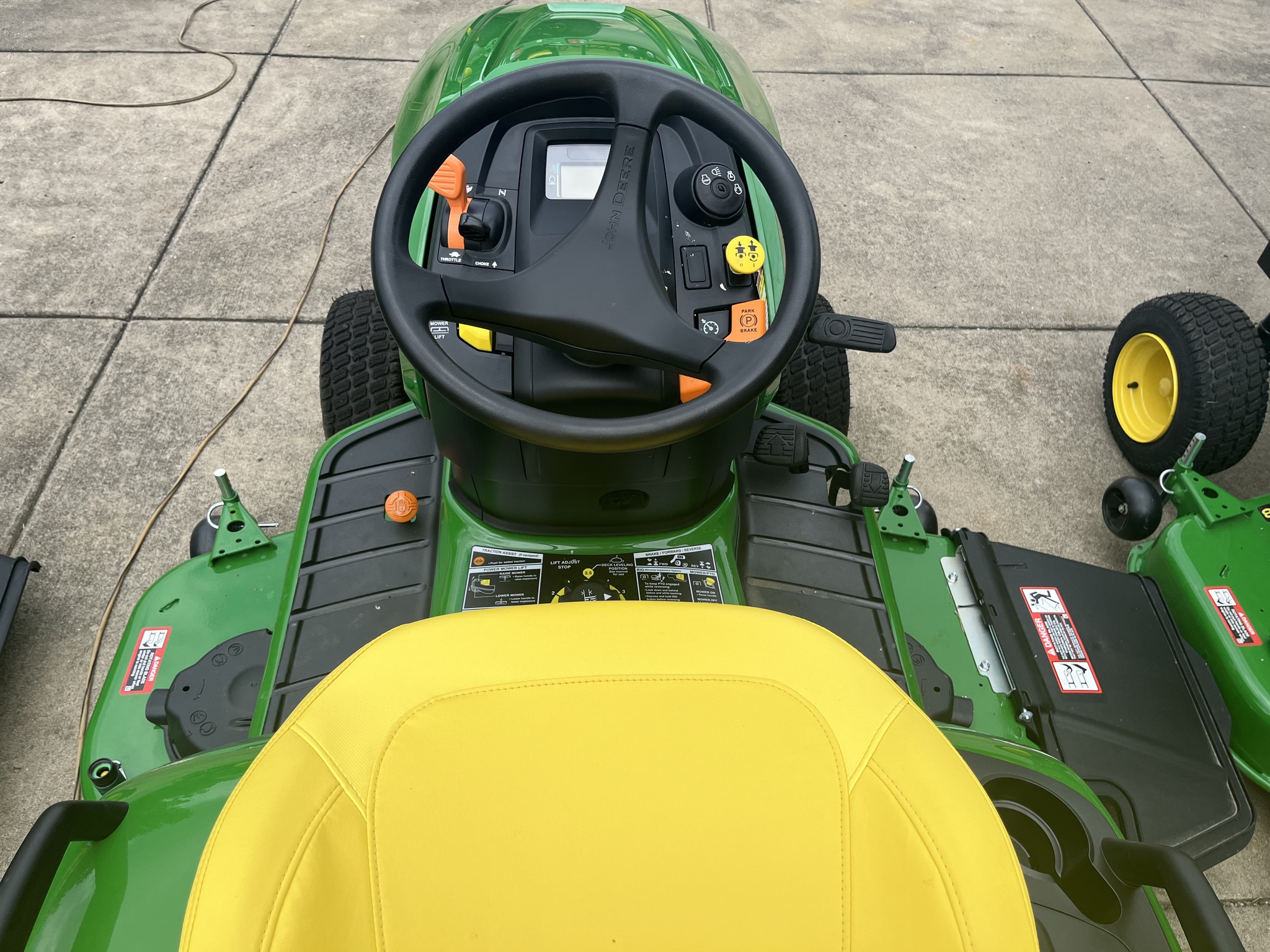 2025 John Deere X580A Image 9