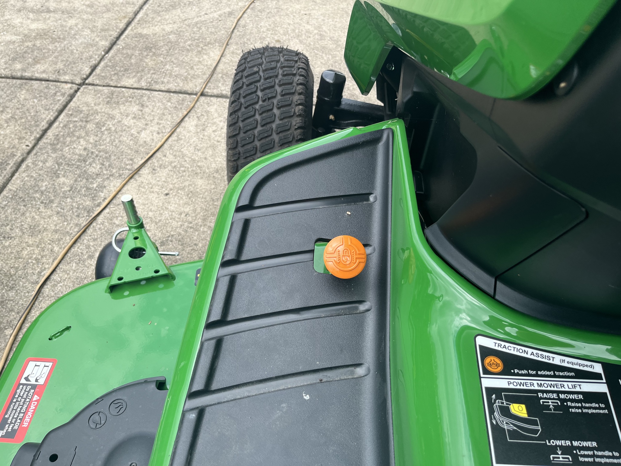 2025 John Deere X580A Image 11