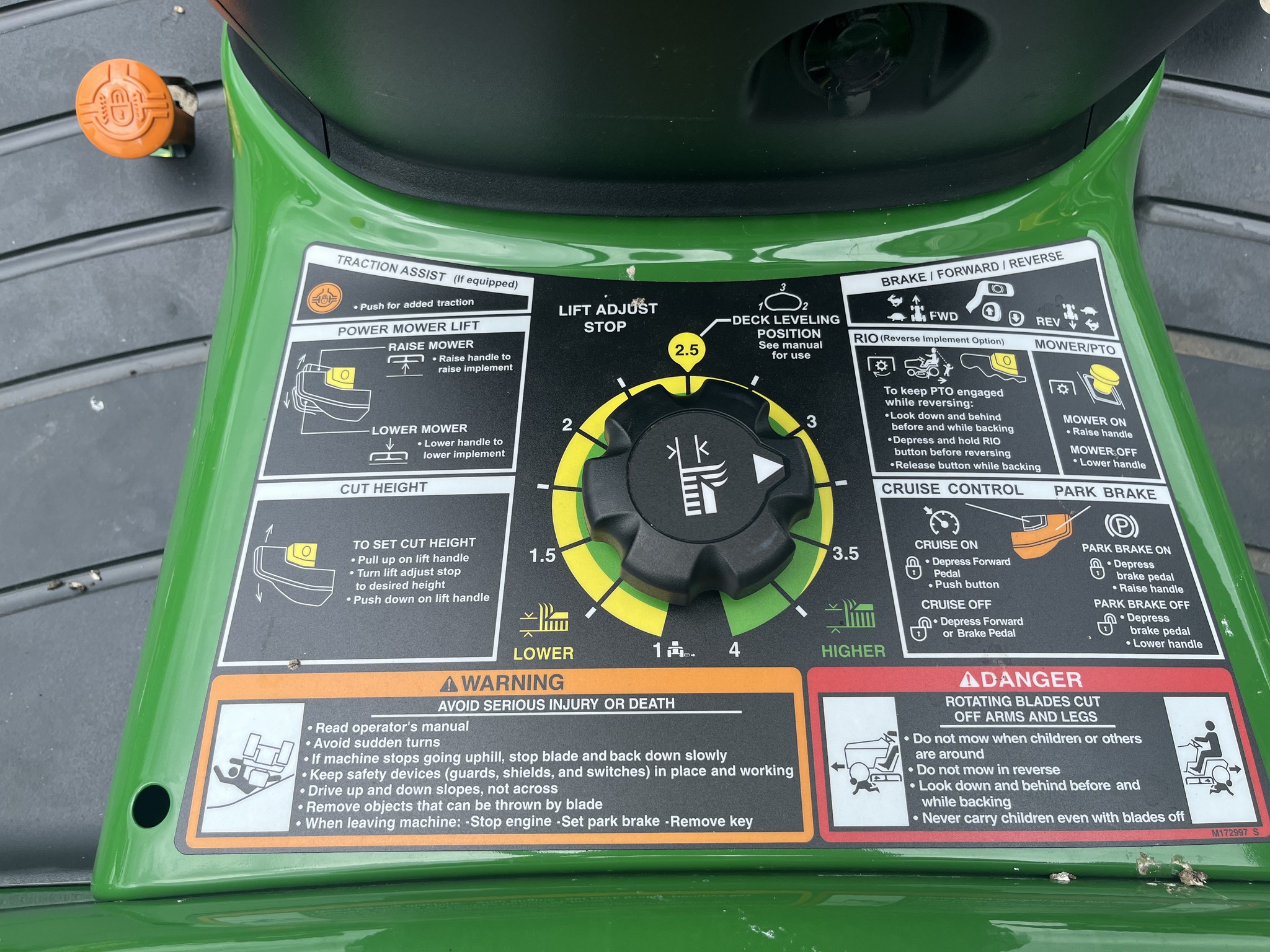 2025 John Deere X580A Image 14