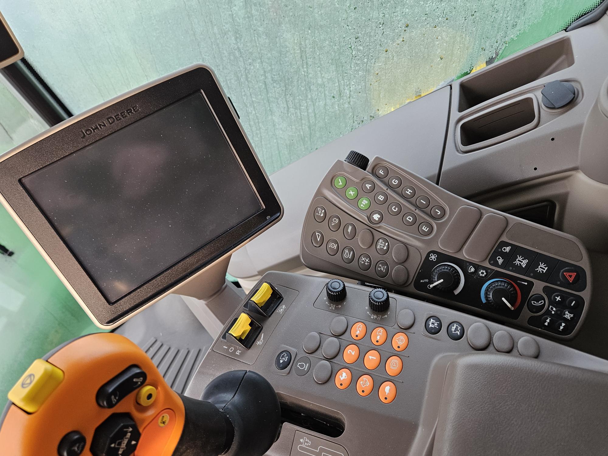 2015 John Deere S680 Image 7