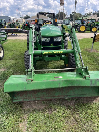 2019 John Deere 4044M Photo 3