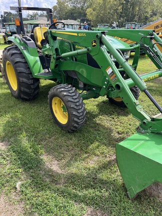 2019 John Deere 4044M Photo 4