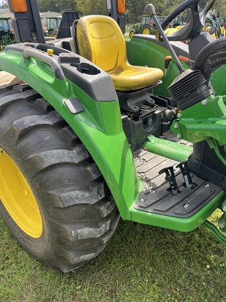 2019 John Deere 4044M Photo 5