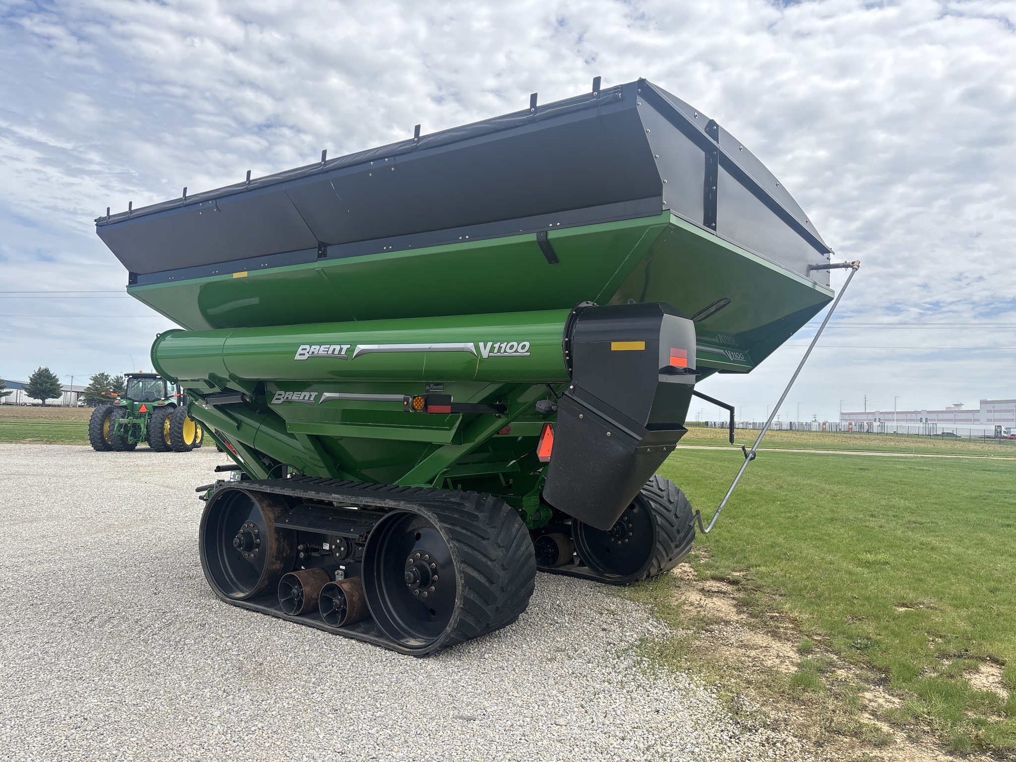 Used 2018 Brent V1100 Grain Carts at Koenig Equipment in Greenville, OH - PhotoXL2