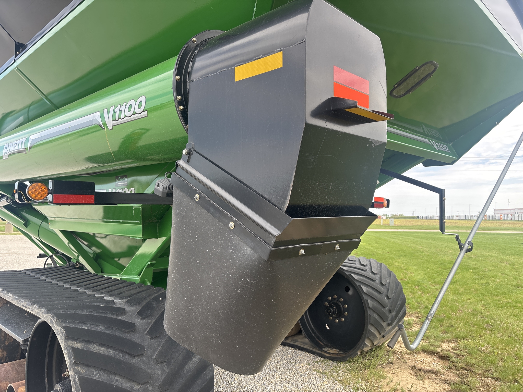 Used 2018 Brent V1100 Grain Carts at Koenig Equipment in Greenville, OH - PhotoXL9