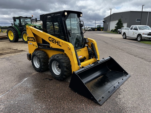 2023 Gehl R220 - Photo8