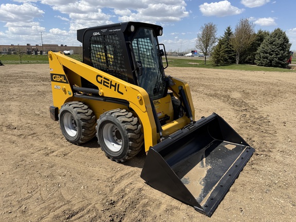  Gehl R220