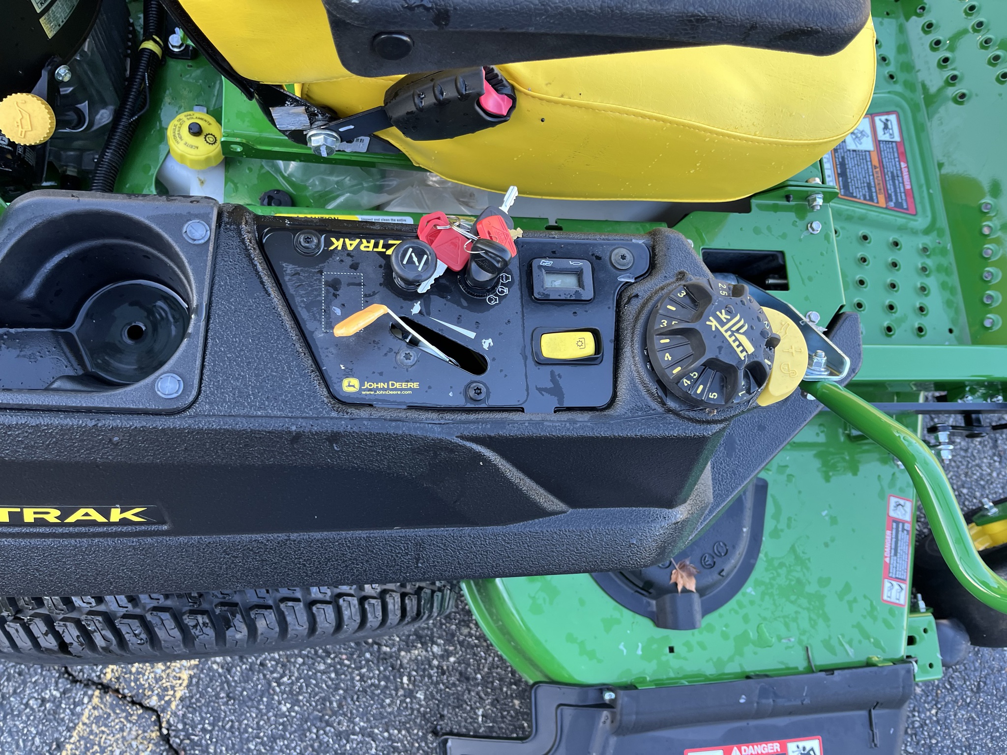 2024 John Deere Z730M Image 9