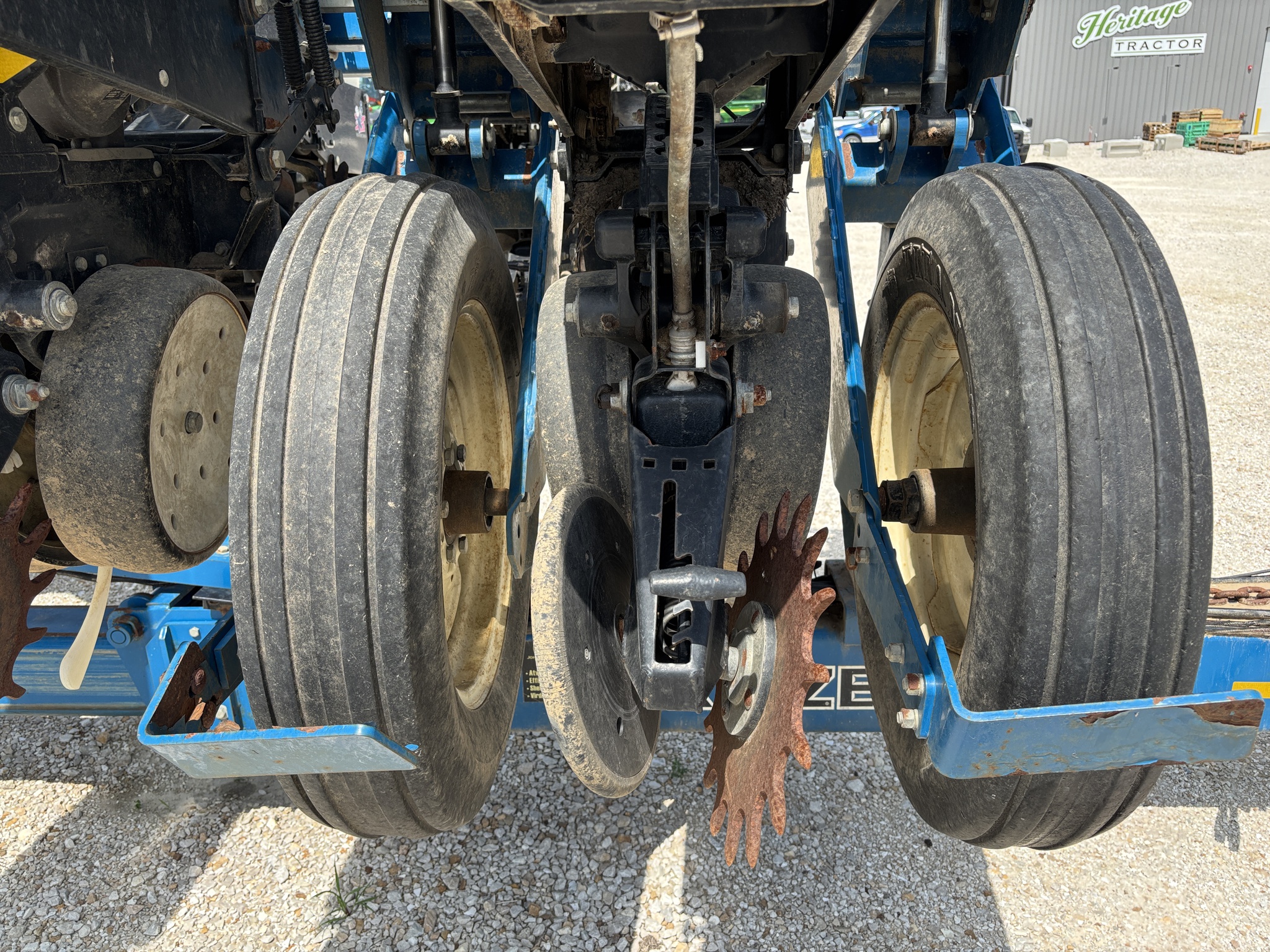  2005 Kinze 3600 at Heritage Tractor in Rockport, IL