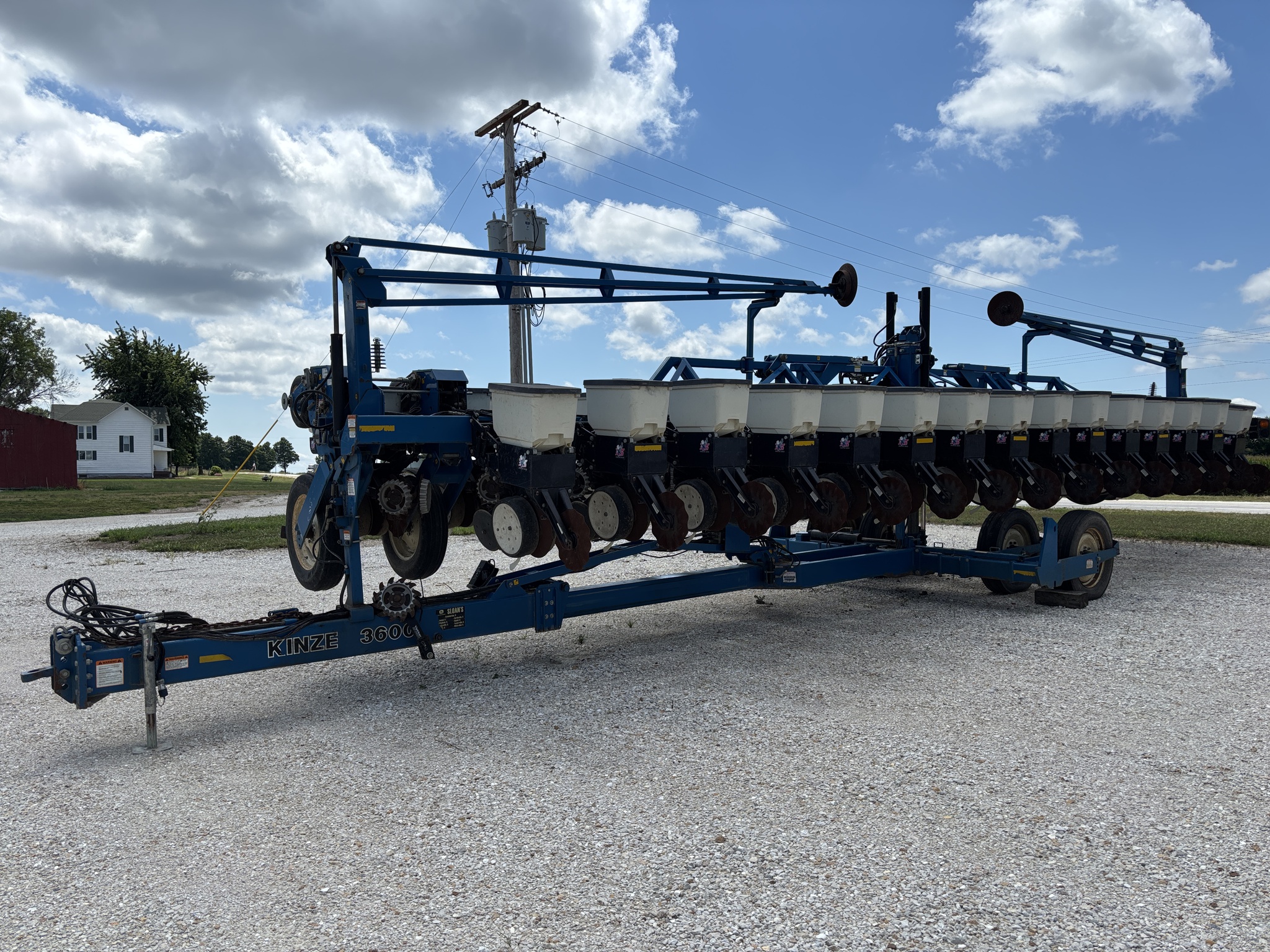  2005 Kinze 3600 at Heritage Tractor in Rockport, IL