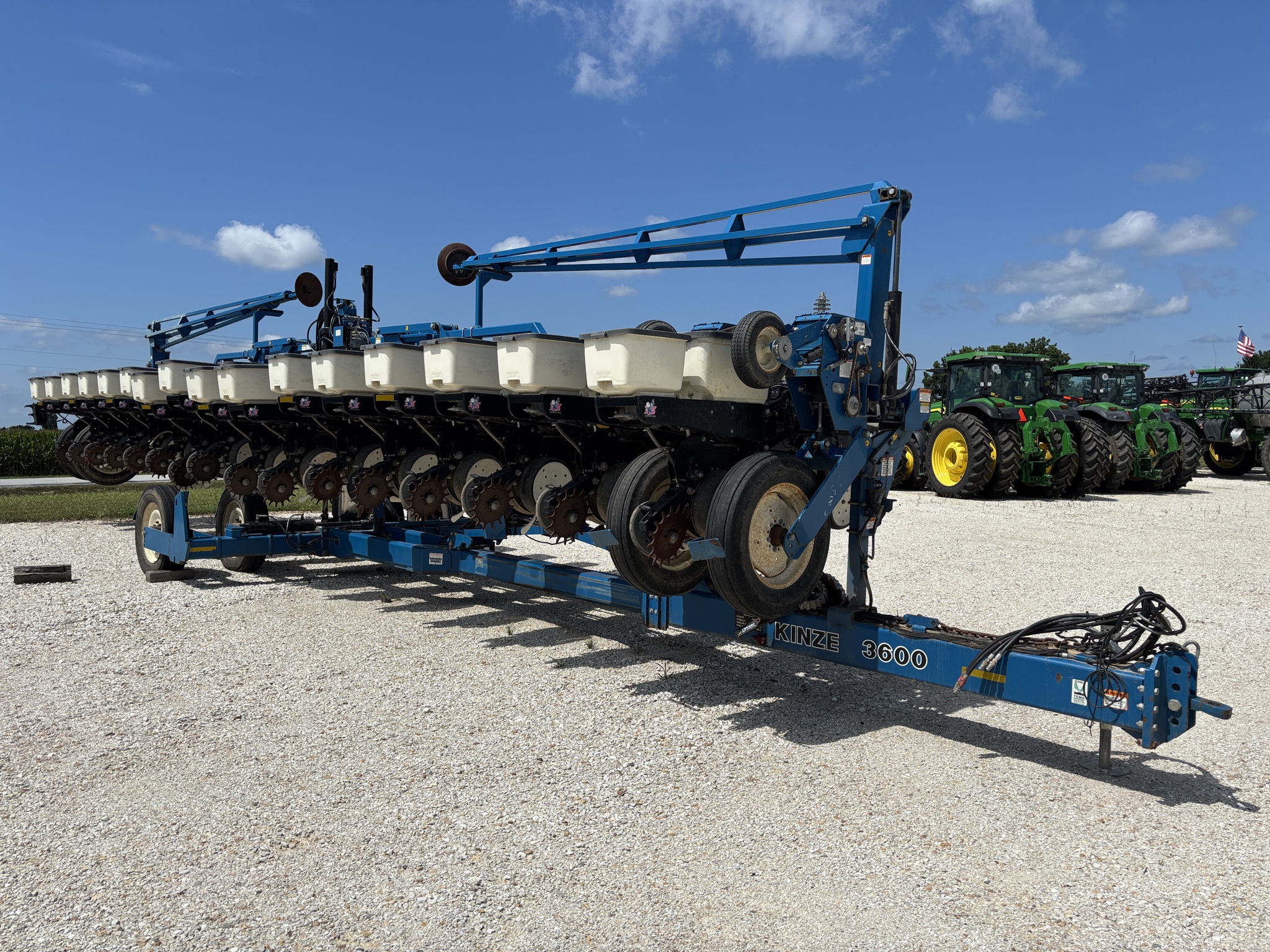  2005 Kinze 3600 at Heritage Tractor in Rockport, IL
