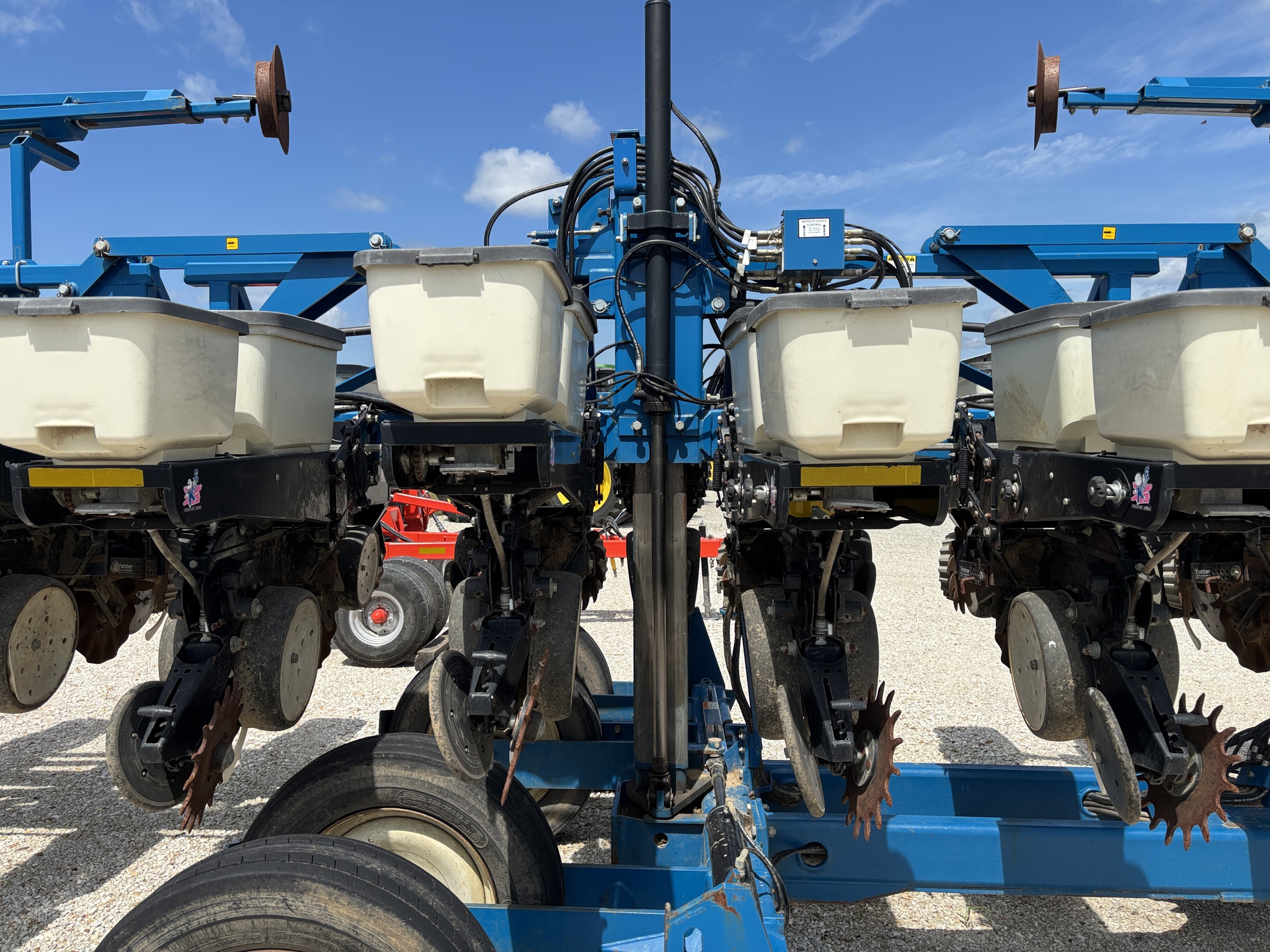  2005 Kinze 3600 at Heritage Tractor in Rockport, IL