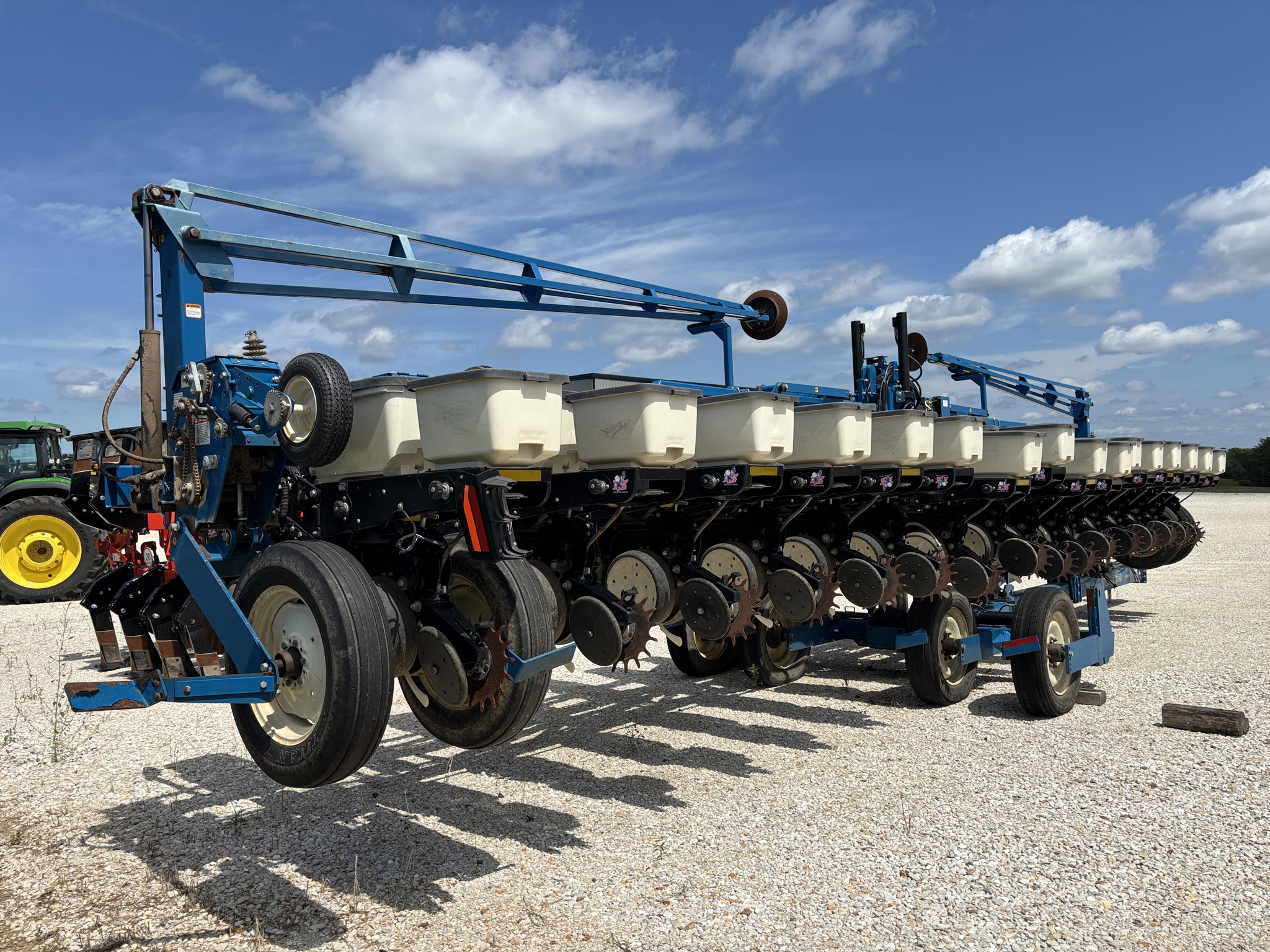  2005 Kinze 3600 at Heritage Tractor in Rockport, IL
