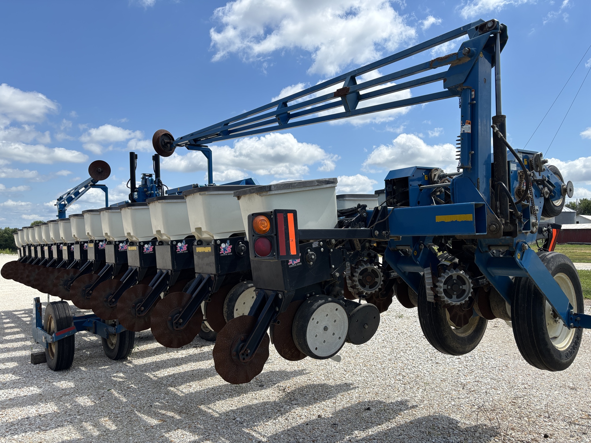  2005 Kinze 3600 at Heritage Tractor in Rockport, IL