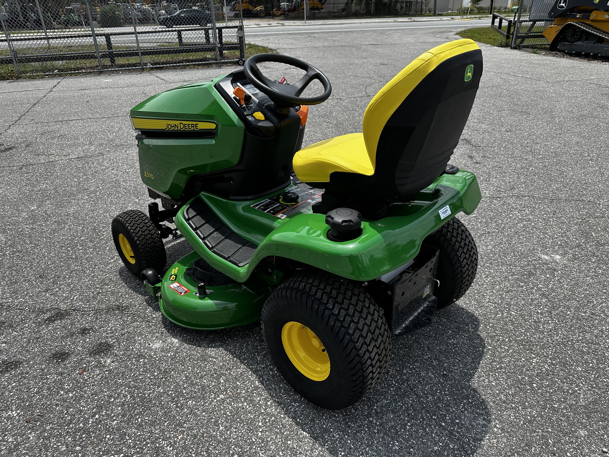2025 John Deere X370 Image 4
