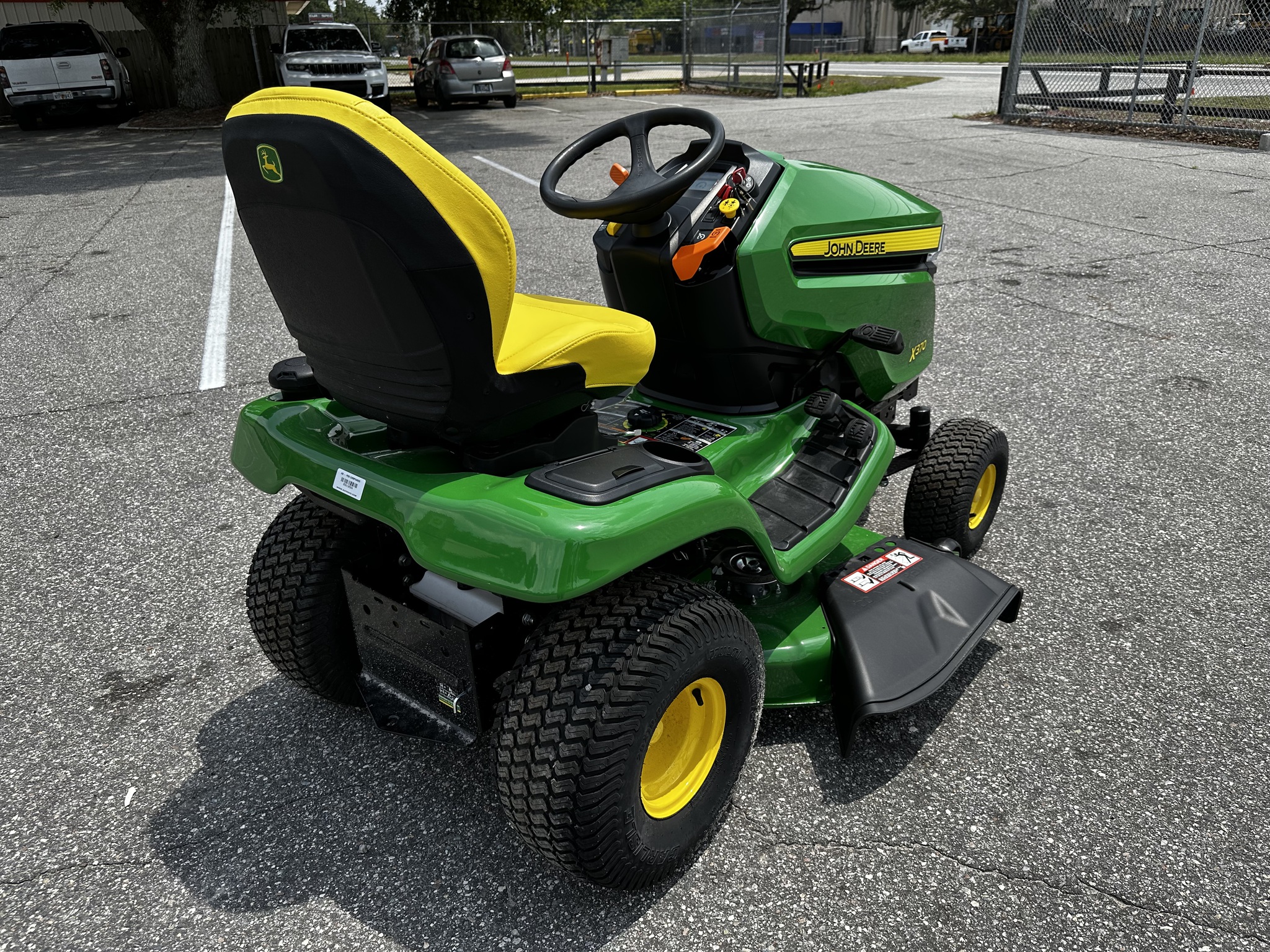 2025 John Deere X370 Image 3
