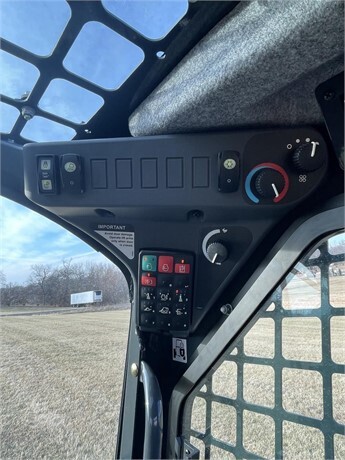 2025 John Deere 318G Image 6