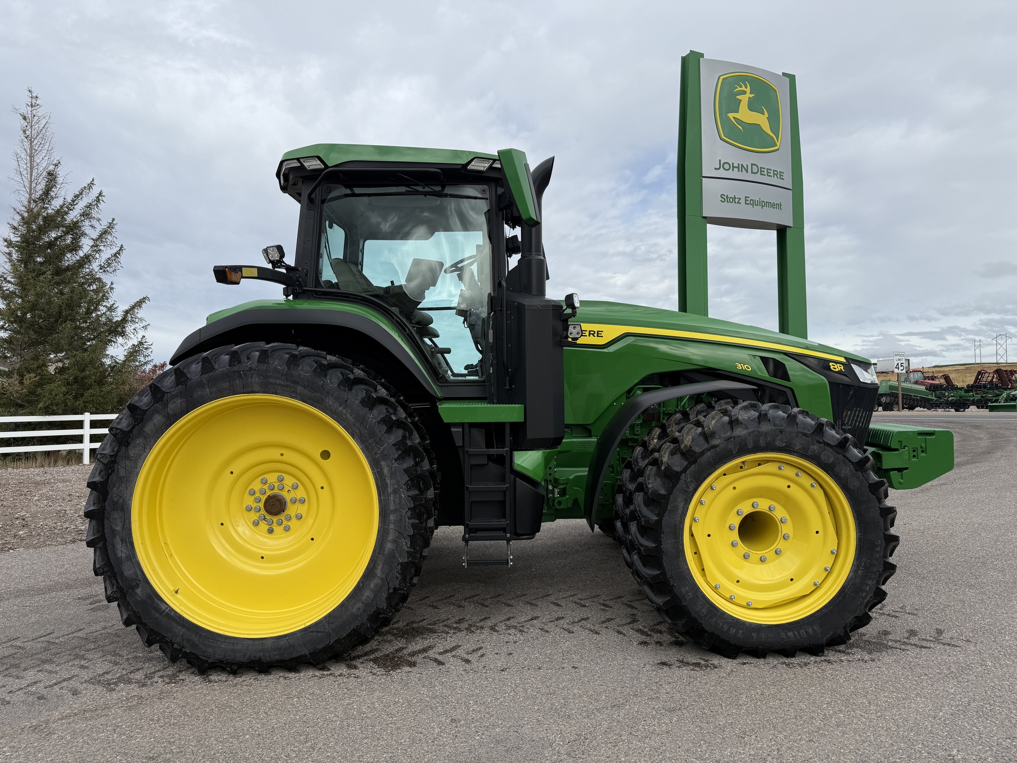 2023 John Deere 8R 310 Image 6