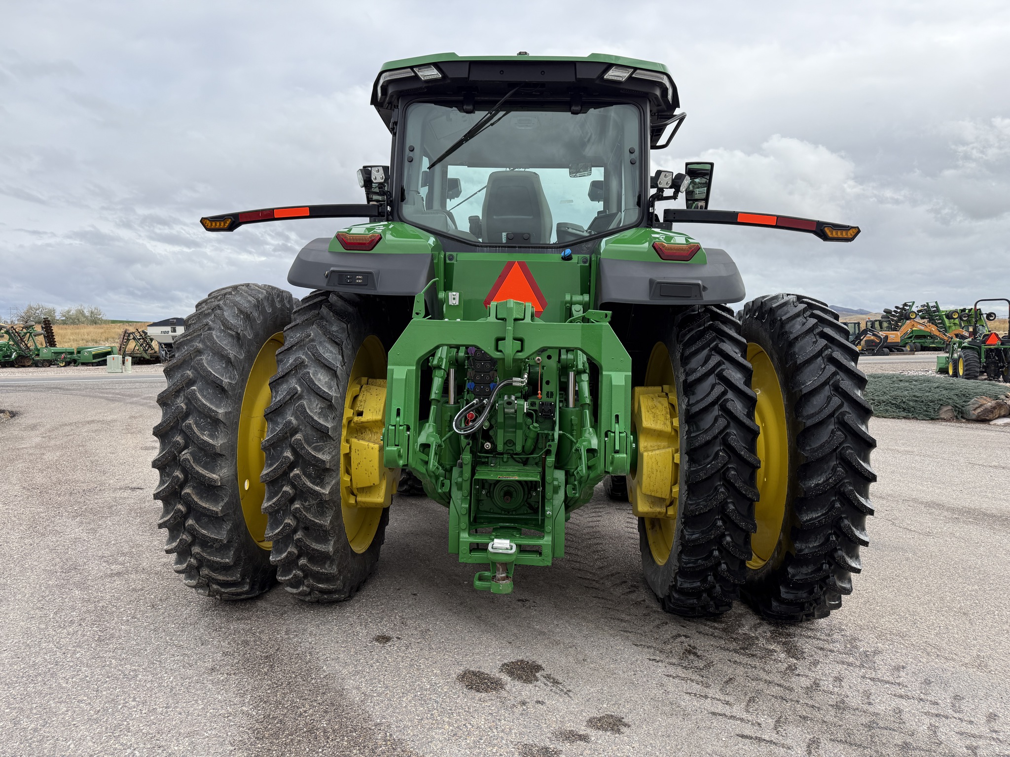 2023 John Deere 8R 310 Image 4
