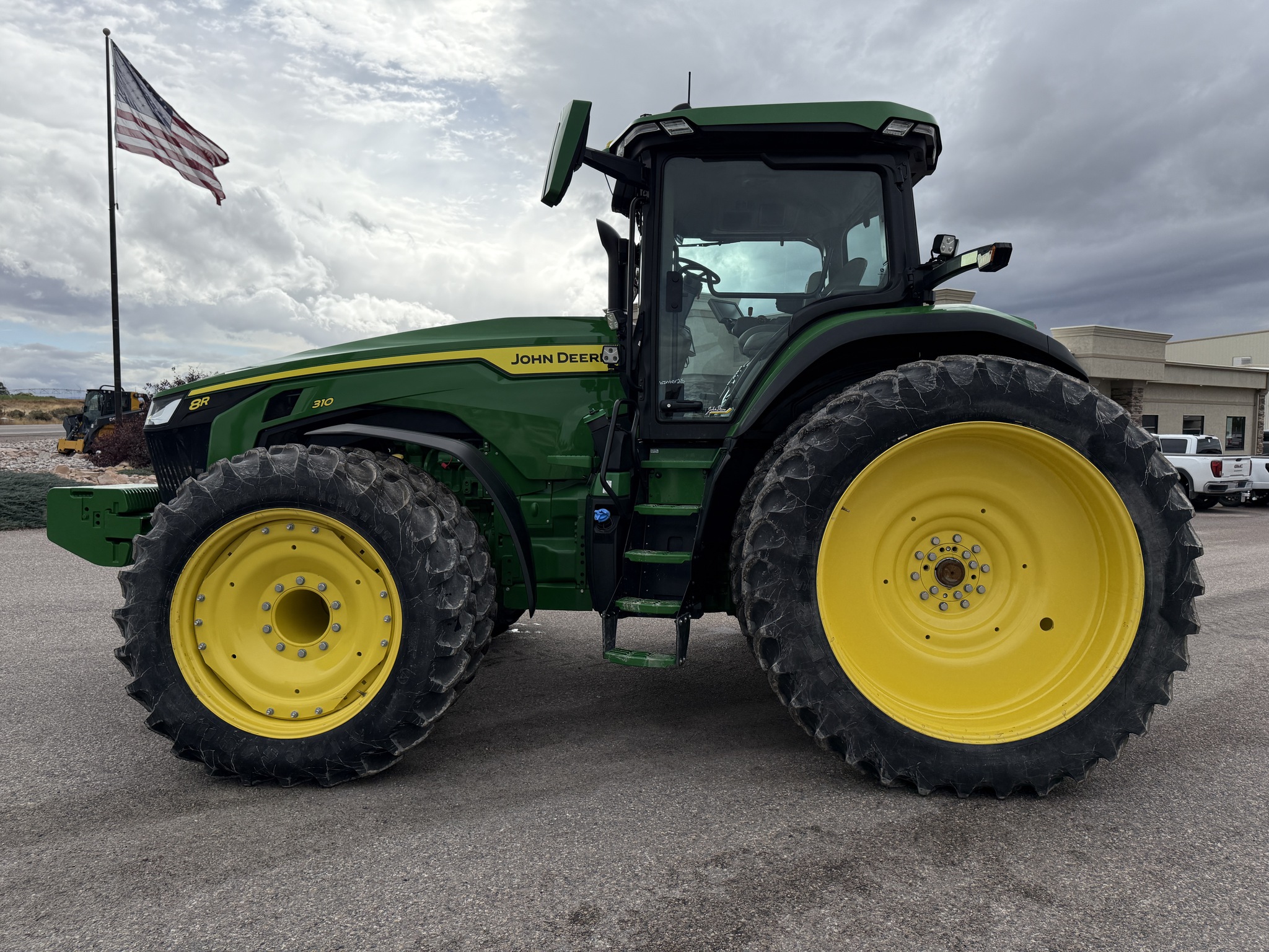2023 John Deere 8R 310 Image 2