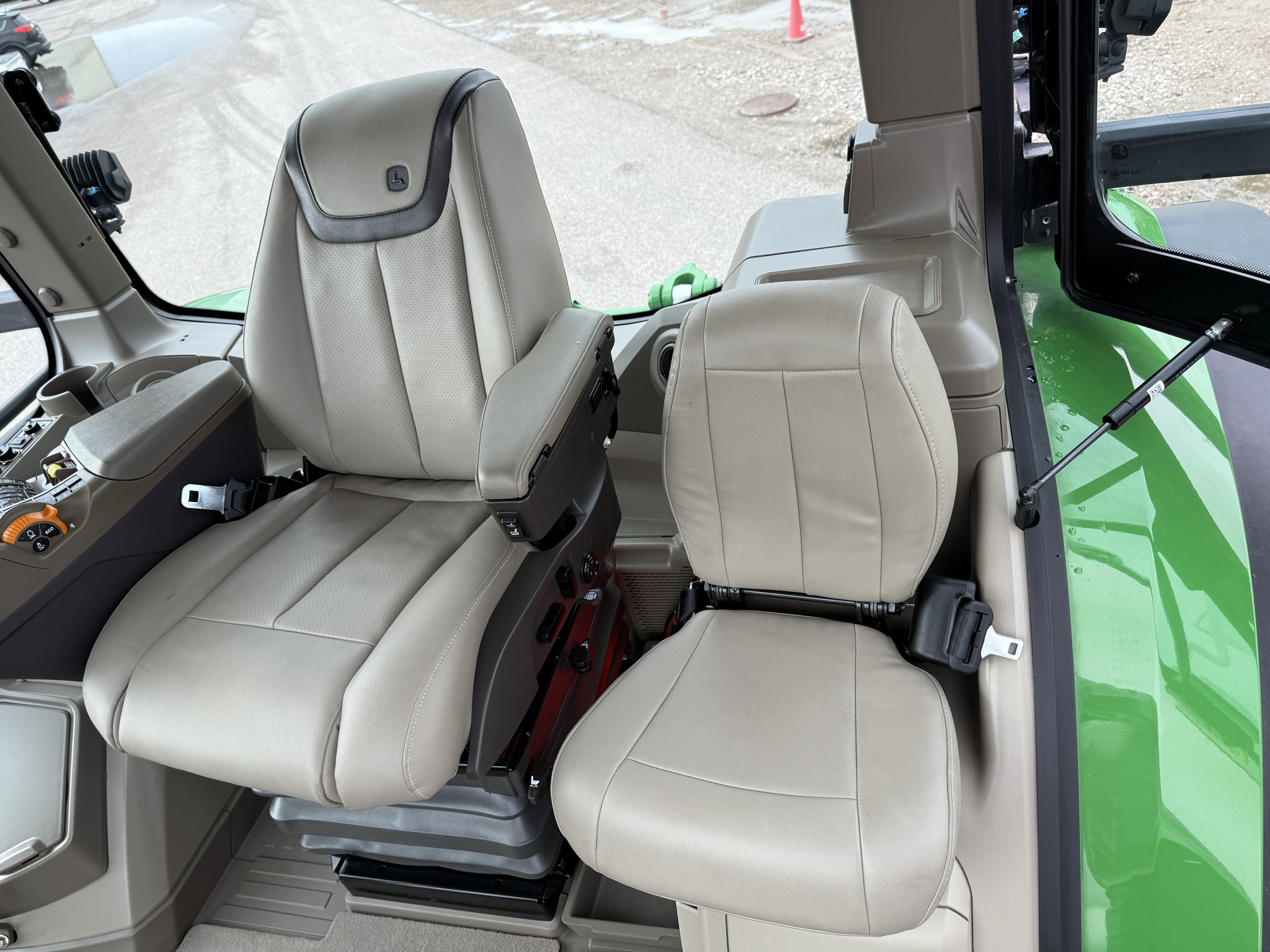 2023 John Deere 8R 310 Image 13