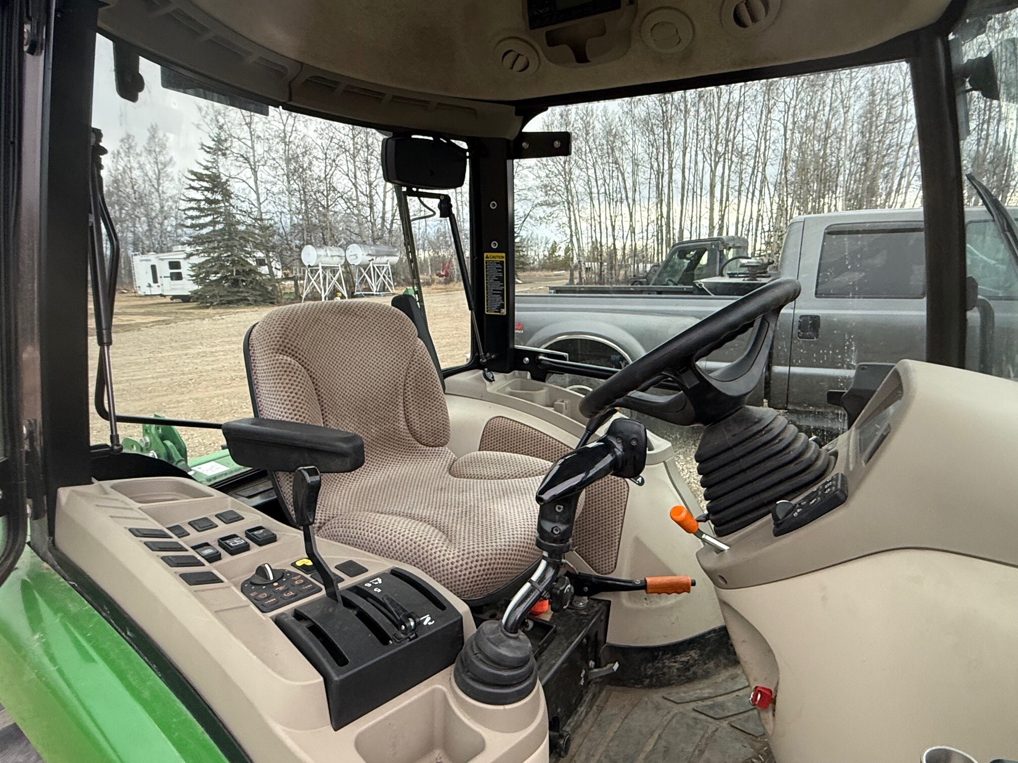 2022 John Deere 3033R Image 4
