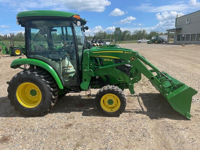 2022 John Deere 3033R Image 2