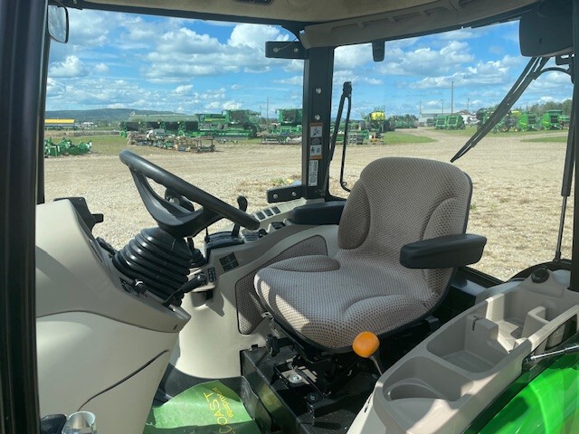 2022 John Deere 3033R Image 5