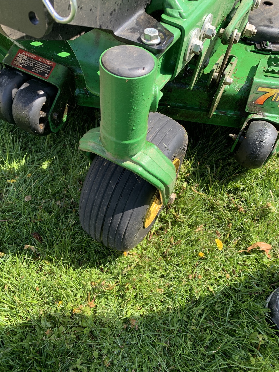 2023 John Deere Z930M Image 12