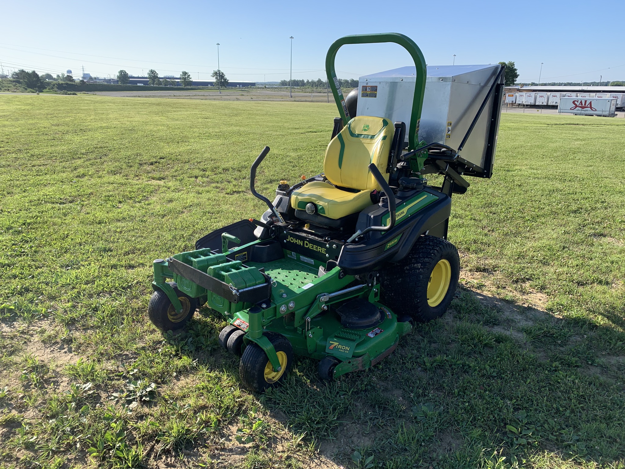 2023 John Deere Z930M Image 2