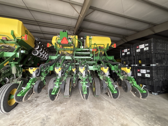 Used 2020 John Deere 1795 Planters: Drawn at Koenig Equipment in Anna, OH - Photo2