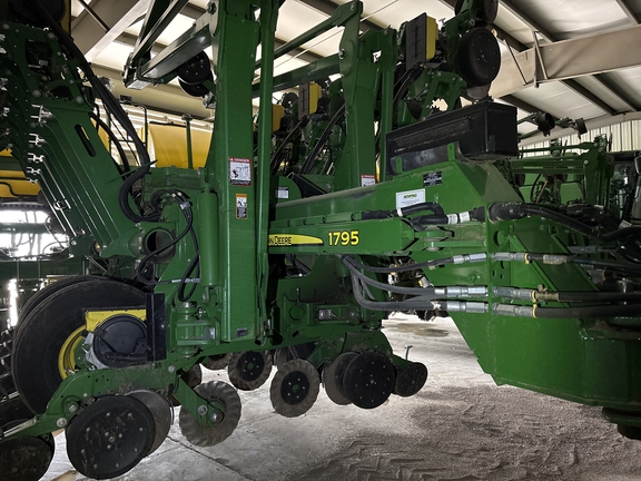 Used 2020 John Deere 1795 Planters: Drawn at Koenig Equipment in Anna, OH - Photo4