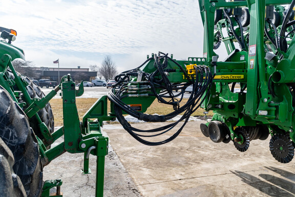 Used 2020 John Deere 1795 Planters: Drawn at Koenig Equipment in Anna, OH - Photo8