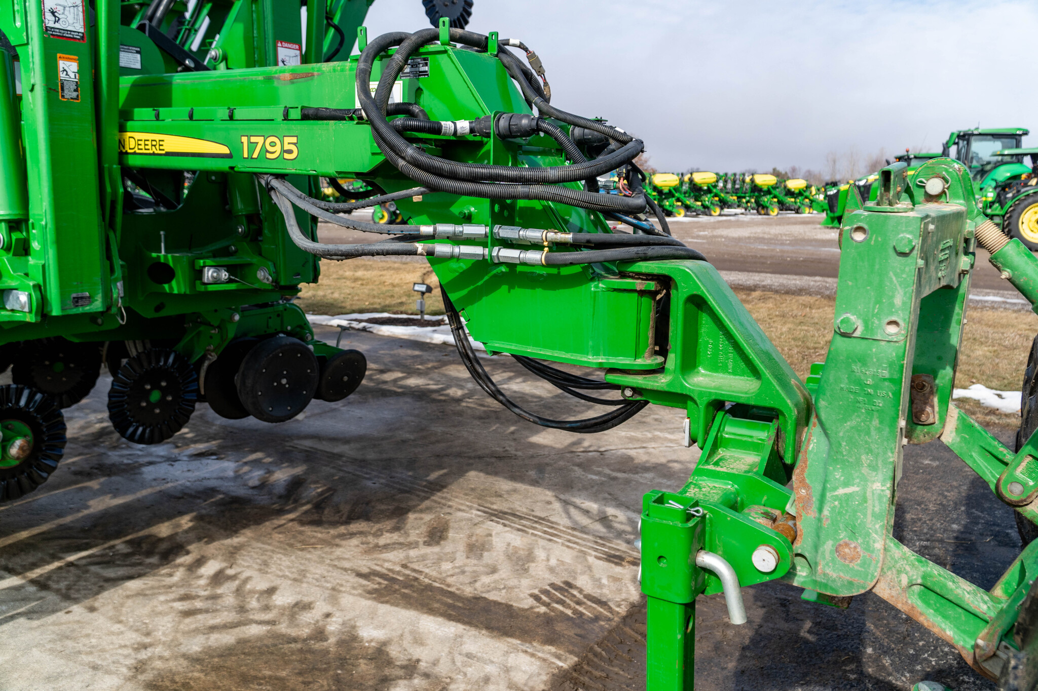 Used 2020 John Deere 1795 Planters: Drawn at Koenig Equipment in Anna, OH - PhotoXL10