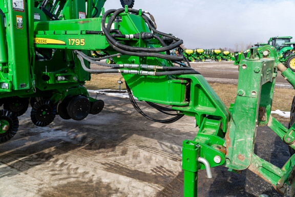 Used 2020 John Deere 1795 Planters: Drawn at Koenig Equipment in Anna, OH - Photo10